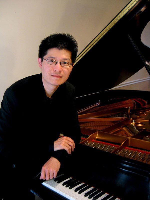 Tao Lin, piano